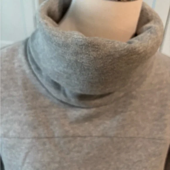 ALO Yoga Haze Long Sleeve Sweatshirt - Picture 5 of 8